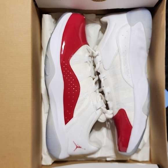 Jordan 11 CMFT Cherry Red Low Men's size 11 NWT Deadstock - Picture 2 of 11